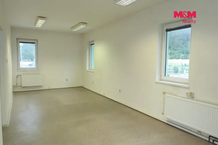 Pronájem kanceláře, Králův Dvůr, V Lukách, 200 m2