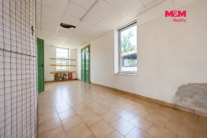 Prodej obchodního prostoru, Přerov - Přerov VI-Újezdec, Hlavní, 220 m2
