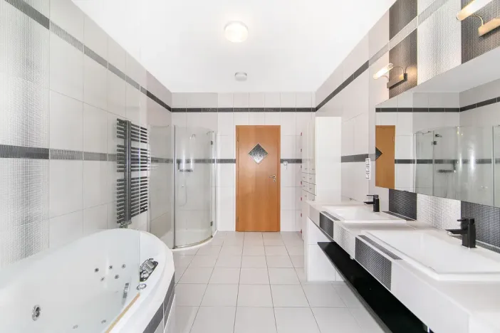 Prodej rodinného domu, Třemošná - Záluží, Lipová, 213 m2