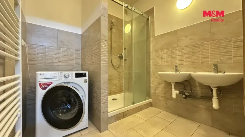Pronájem činžovního domu, Bradlec, K Oboře, 280 m2