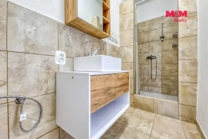 Prodej výrobních prostor, Černošín, 1100 m2