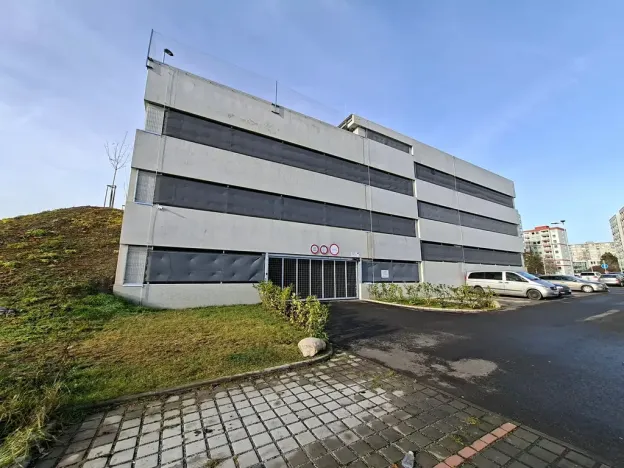 Pronájem garážového stání, Praha - Černý Most, Bryksova, 13 m2
