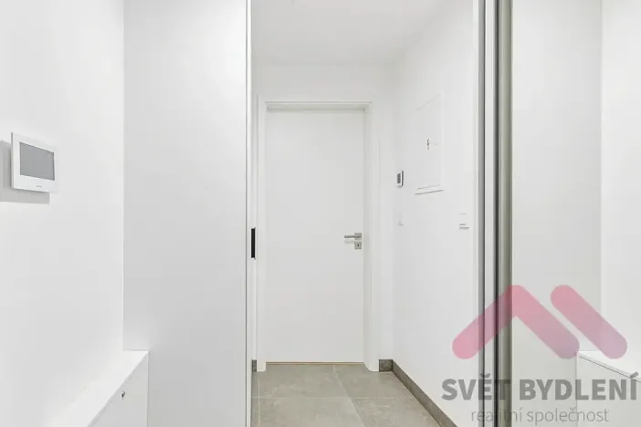 Pronájem bytu 1+kk, Praha - Modřany, Komořanská, 37 m2