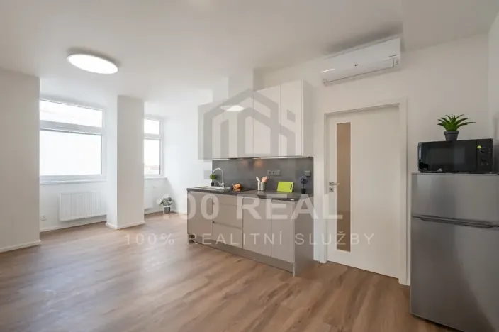 Pronájem bytu 1+kk, Pardubice, třída Míru, 32 m2
