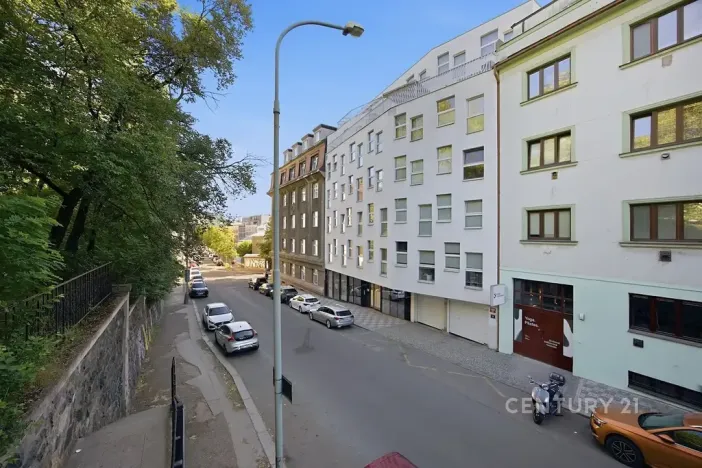Prodej kanceláře, Praha - Smíchov, Na Zatlance, 232 m2