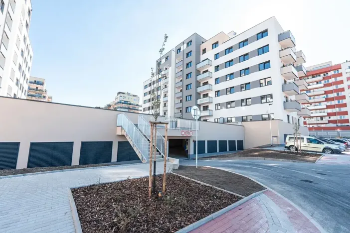 Pronájem bytu 1+kk, Praha - Hlubočepy, Fabiánové, 31 m2