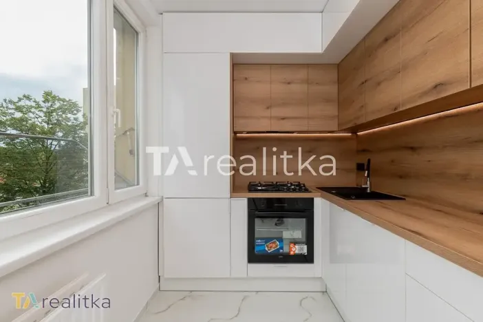 Prodej bytu 2+1, Karviná, Bratr. Veverkových, 56 m2