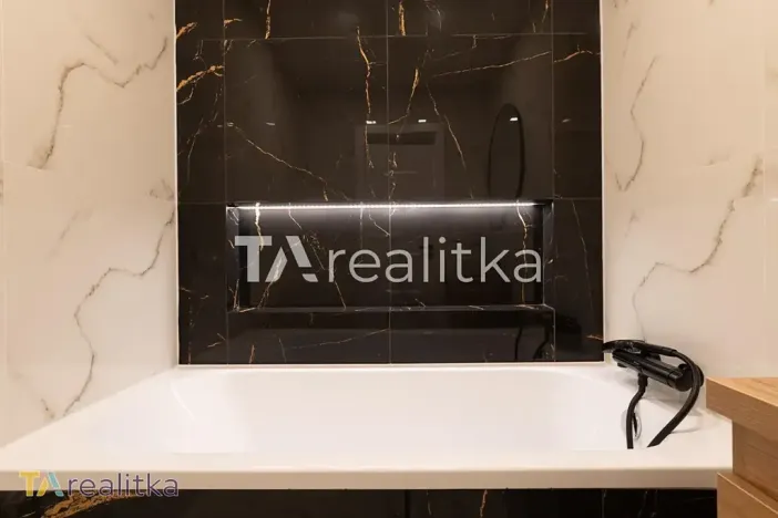 Prodej bytu 2+1, Karviná, Bratr. Veverkových, 56 m2