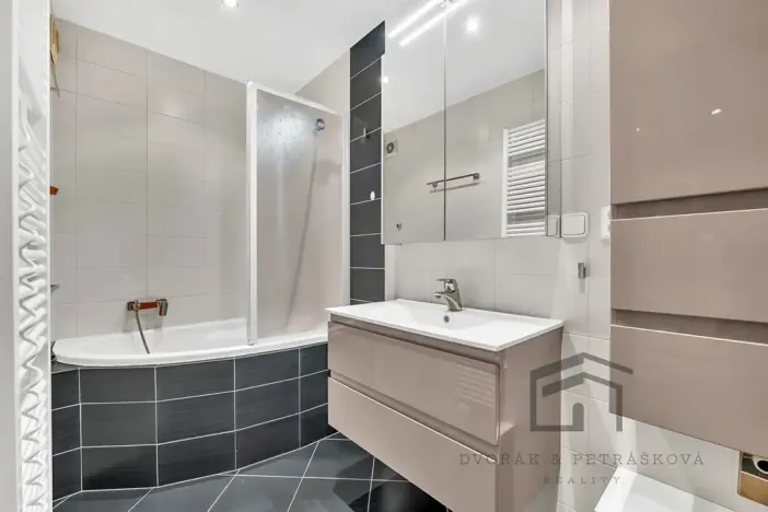 Pronájem bytu 2+kk, Praha - Záběhlice, Mattioliho, 61 m2