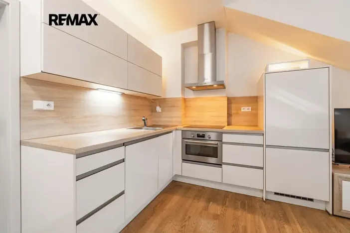 Pronájem bytu 1+kk, Praha - Dejvice, Velvarská, 44 m2