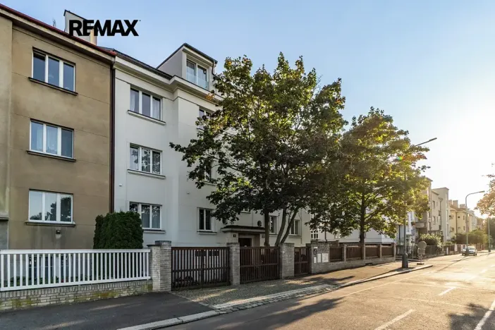 Pronájem bytu 1+kk, Praha - Dejvice, Velvarská, 44 m2