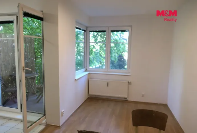 Pronájem bytu 1+kk, Praha - Libeň, Kašparovo náměstí, 28 m2
