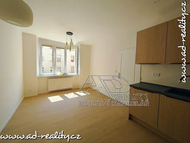 Pronájem bytu 2+kk, Praha - Vršovice, Oblouková, 41 m2