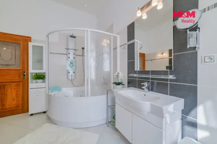 Prodej bytu 3+1, Mariánské Lázně - Úšovice, Anglická, 95 m2