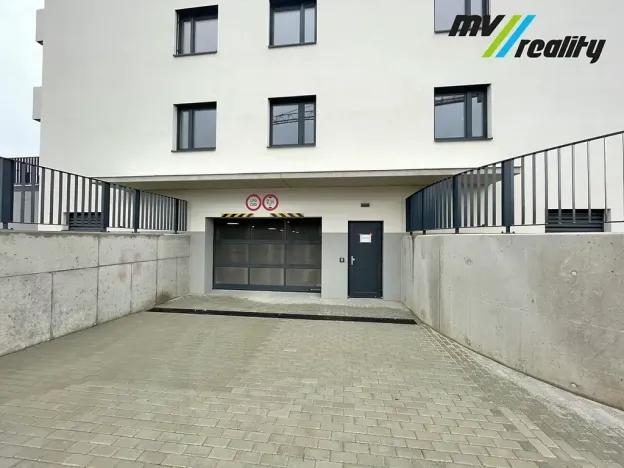 Pronájem garážového stání, Lysá nad Labem, Šípková, 12 m2