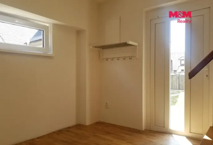 Pronájem atypického bytu, Droužkovice, Rudé armády, 62 m2