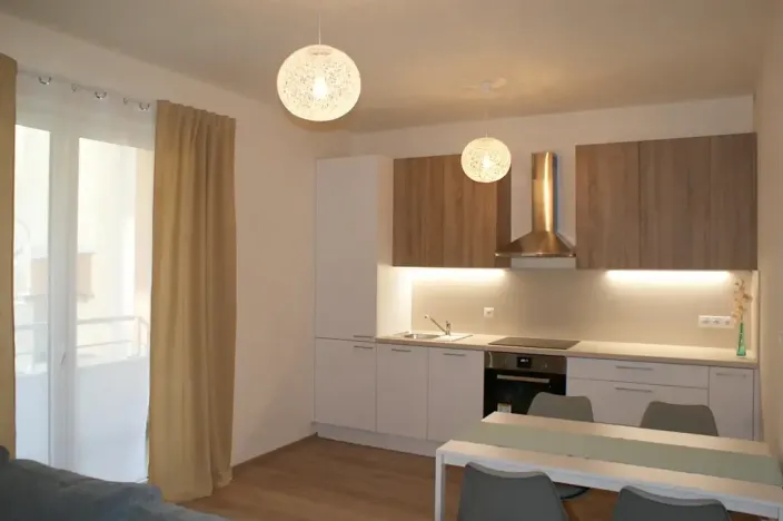 Pronájem bytu 2+kk, Praha - Vršovice, Petrohradská, 60 m2