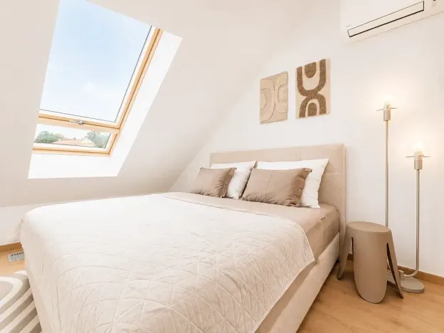 Prodej ubytování, Praha - Smíchov, Bieblova, 57 m2