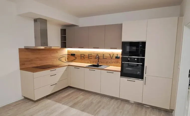 Pronájem bytu 3+kk, České Budějovice, Čakovská, 84 m2