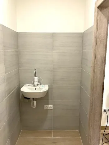 Pronájem komerční nemovitosti, Hořátev, 22 m2