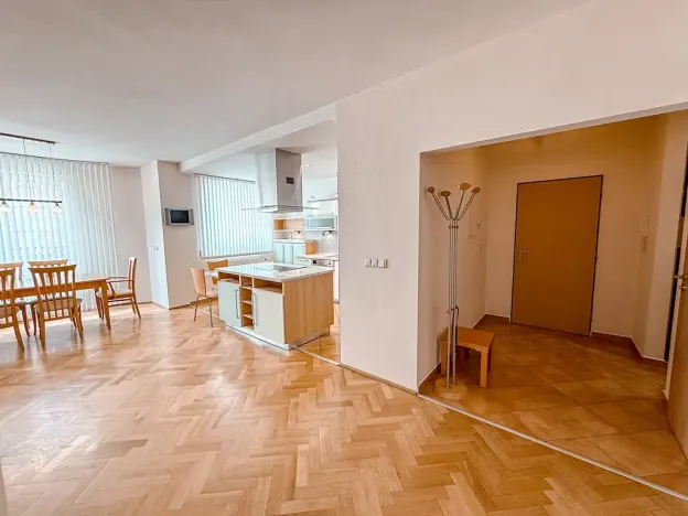 Pronájem bytu 4+kk, Praha - Žižkov, V kapslovně, 101 m2