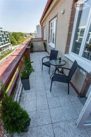 Pronájem bytu 2+kk, Praha - Karlín, Pobřežní, 56 m2
