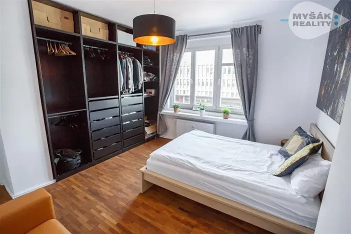 Pronájem bytu 2+kk, Praha - Karlín, Pobřežní, 56 m2