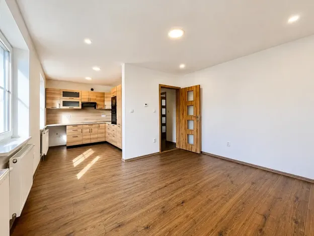 Pronájem bytu 4+kk, Karlovy Vary, Vodárenská, 66 m2