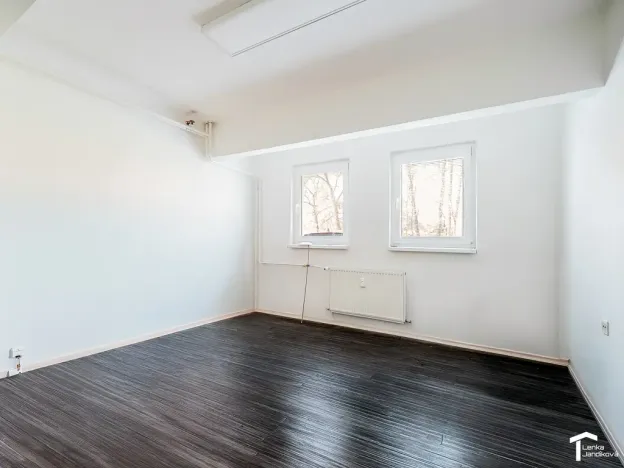 Pronájem kanceláře, Pardubice - Ohrazenice, Školská, 103 m2