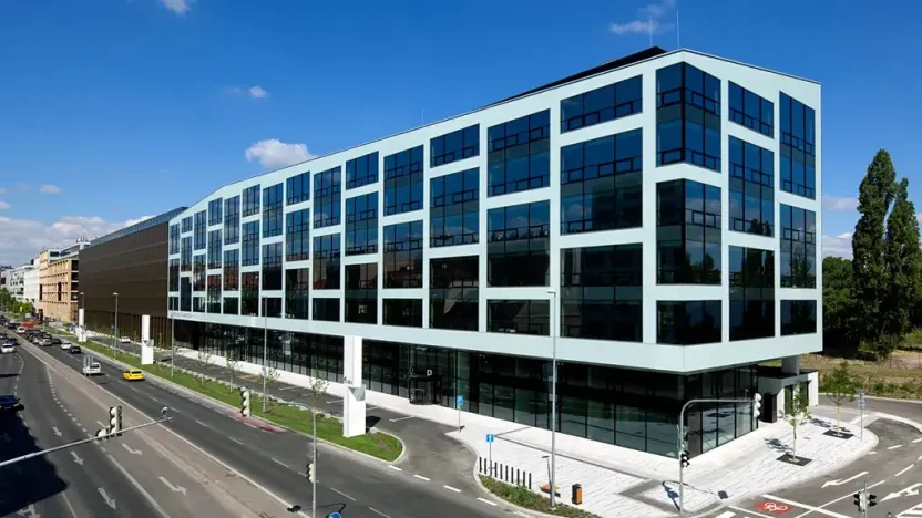 Pronájem kanceláře, Praha - Karlín, Rohanské nábřeží, 465 m2