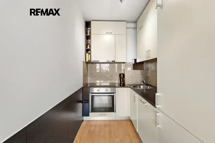 Prodej bytu 2+kk, Praha - Holešovice, Osadní, 54 m2