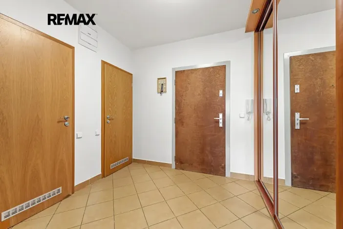 Prodej bytu 2+kk, Praha - Holešovice, Osadní, 54 m2