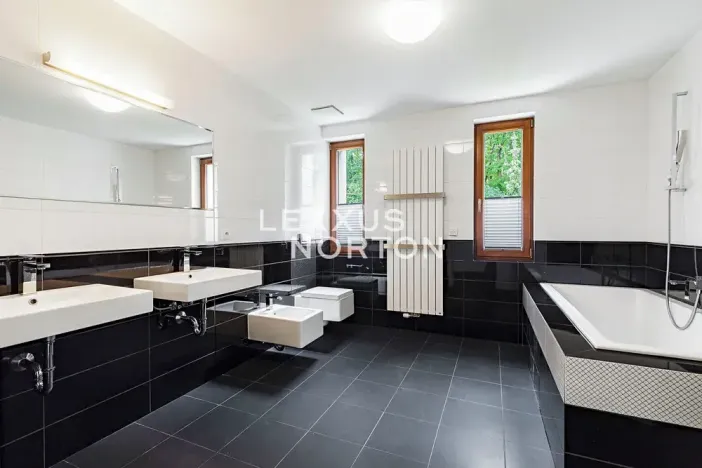 Pronájem rodinného domu, Praha - Kunratice, Poběžovická, 354 m2