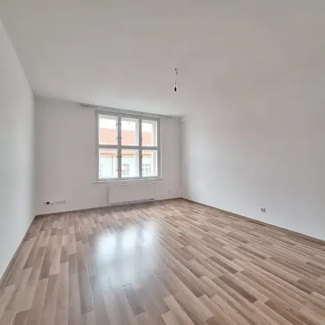Pronájem bytu 2+1, Praha - Žižkov, Roháčova, 80 m2