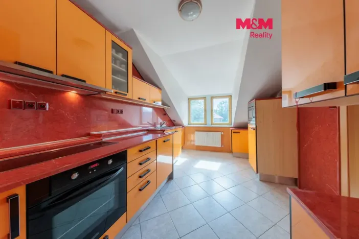 Prodej bytu 3+1, Ostrov, Masarykova, 87 m2