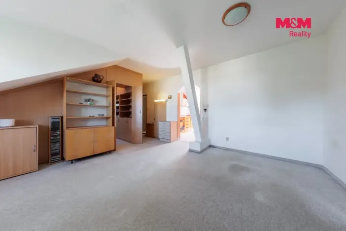 Prodej bytu 3+1, Ostrov, Masarykova, 87 m2