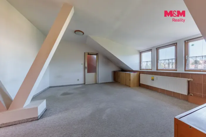 Prodej bytu 3+1, Ostrov, Masarykova, 87 m2