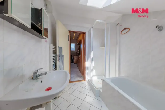 Prodej bytu 3+1, Ostrov, Masarykova, 87 m2