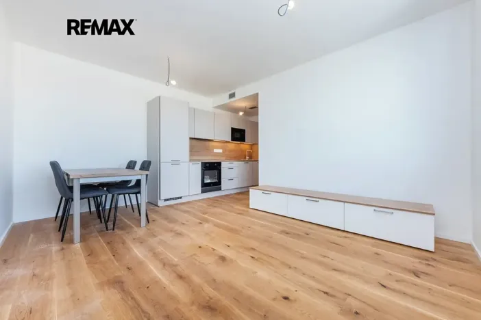 Prodej bytu 2+kk, Praha - Radlice, U Komína, 41 m2