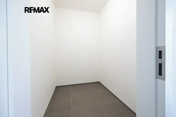 Pronájem bytu 3+kk, Praha - Modřany, Kolmanova, 77 m2