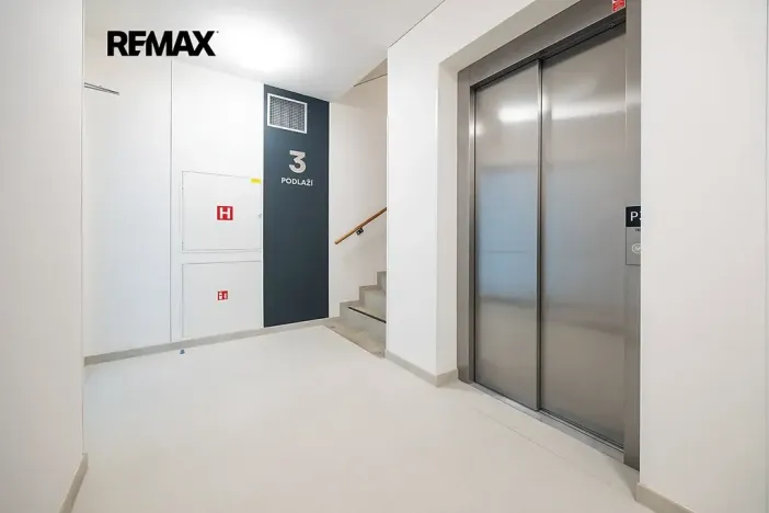 Pronájem bytu 3+kk, Praha - Modřany, Kolmanova, 77 m2