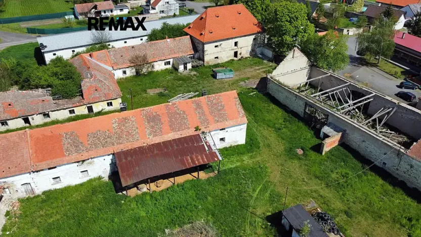 Prodej zemědělského objektu, Počedělice, 2500 m2
