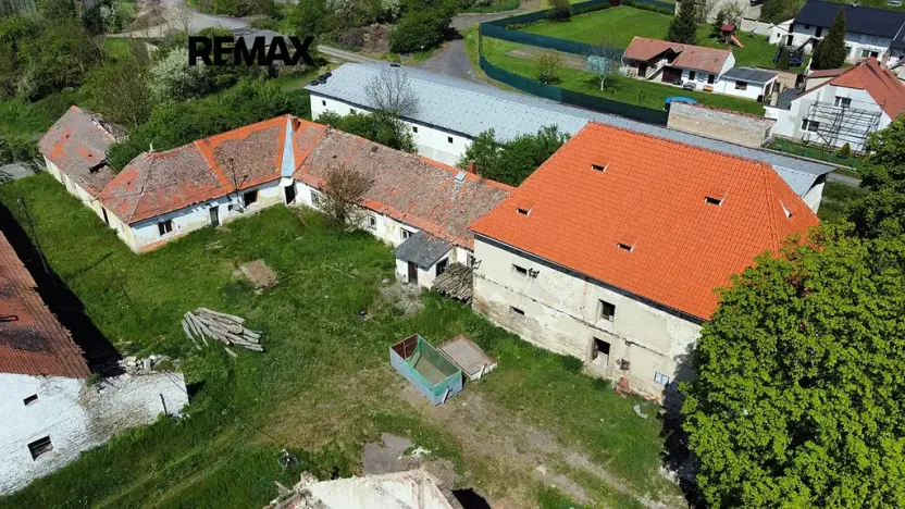 Prodej zemědělského objektu, Počedělice, 2500 m2