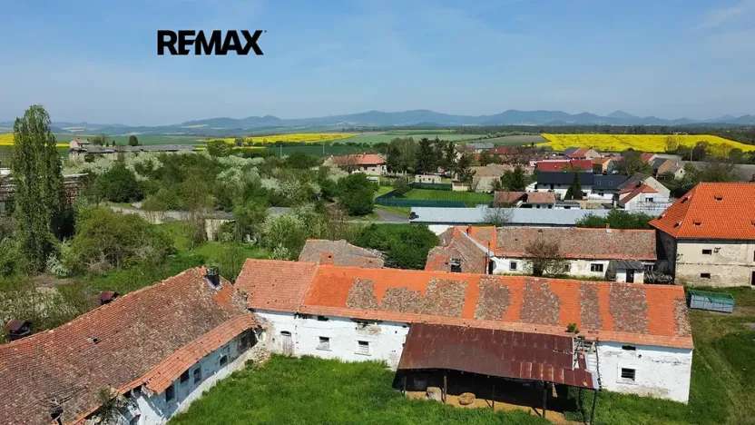 Prodej zemědělského objektu, Počedělice, 2500 m2