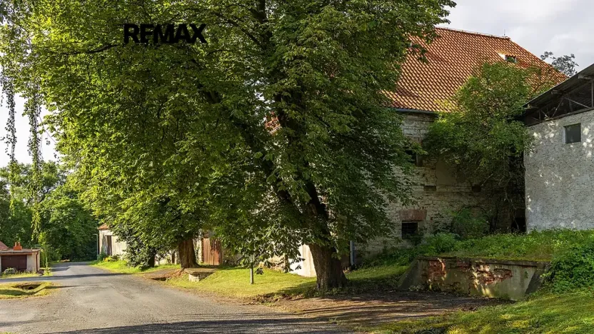 Prodej zemědělského objektu, Počedělice, 2500 m2