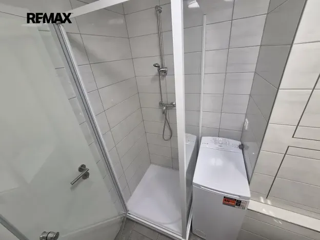 Pronájem bytu 1+1, Rosice, Komenského náměstí, 31 m2
