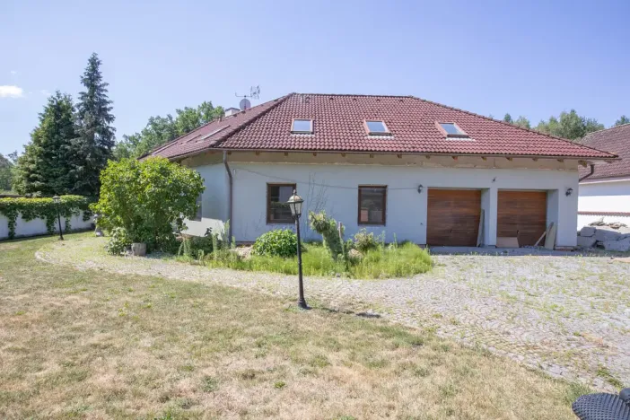Prodej rodinného domu, Sezemice - Veská, 400 m2