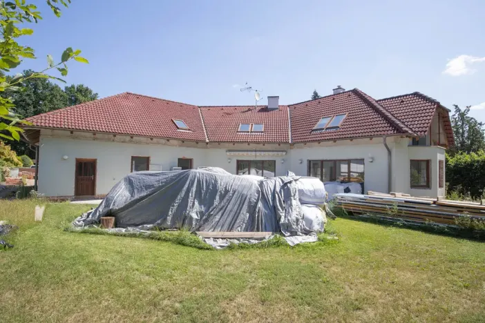 Prodej rodinného domu, Sezemice - Veská, 400 m2