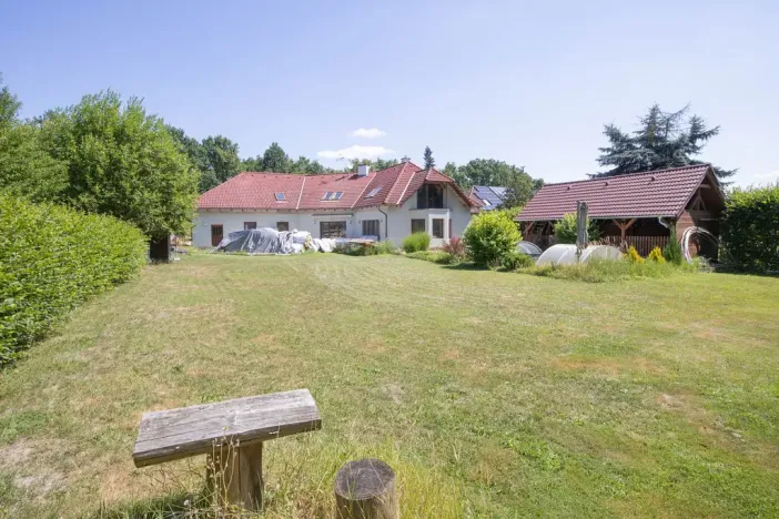 Prodej rodinného domu, Sezemice - Veská, 400 m2