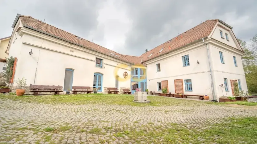 Prodej rodinného domu, Uzeničky, 590 m2